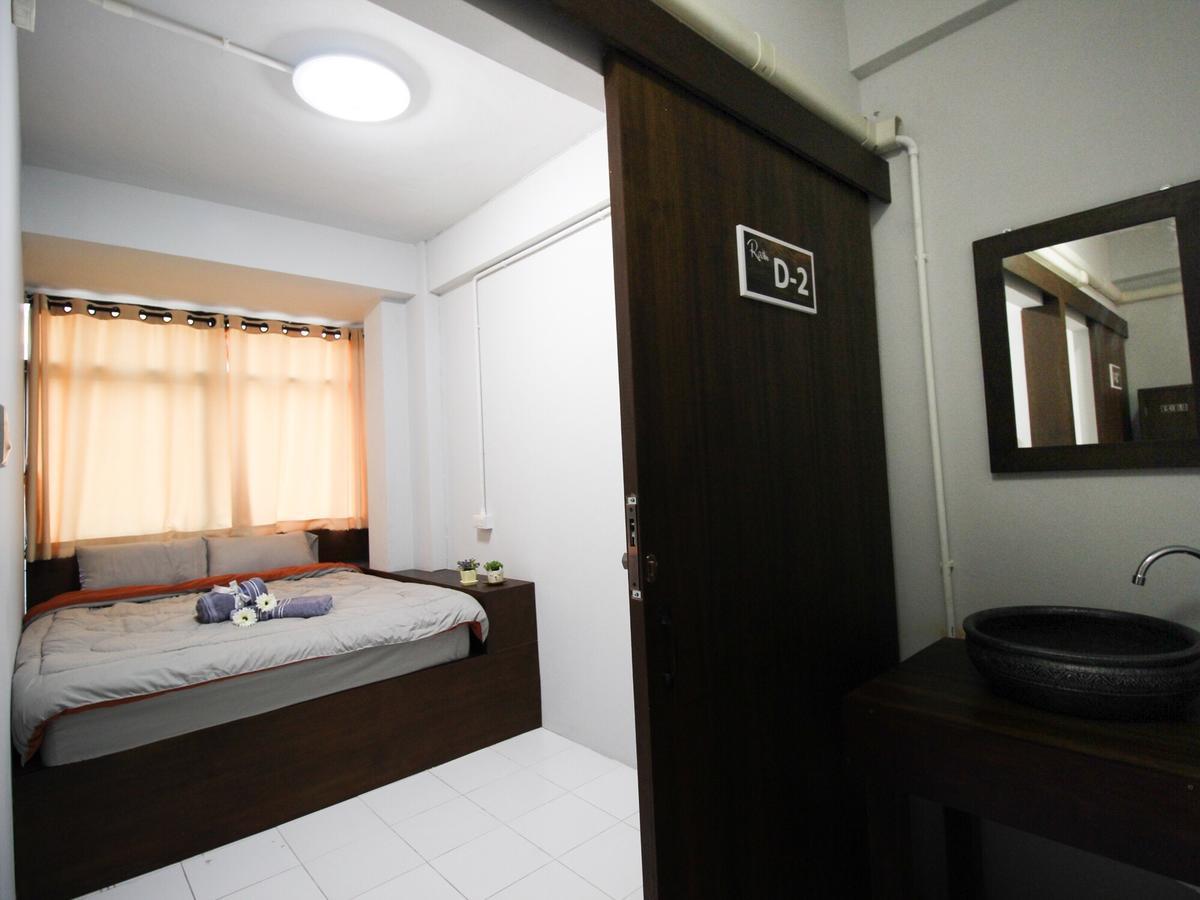 Bedtiny Hostel (Adults Only) Chiang Mai Ngoại thất bức ảnh