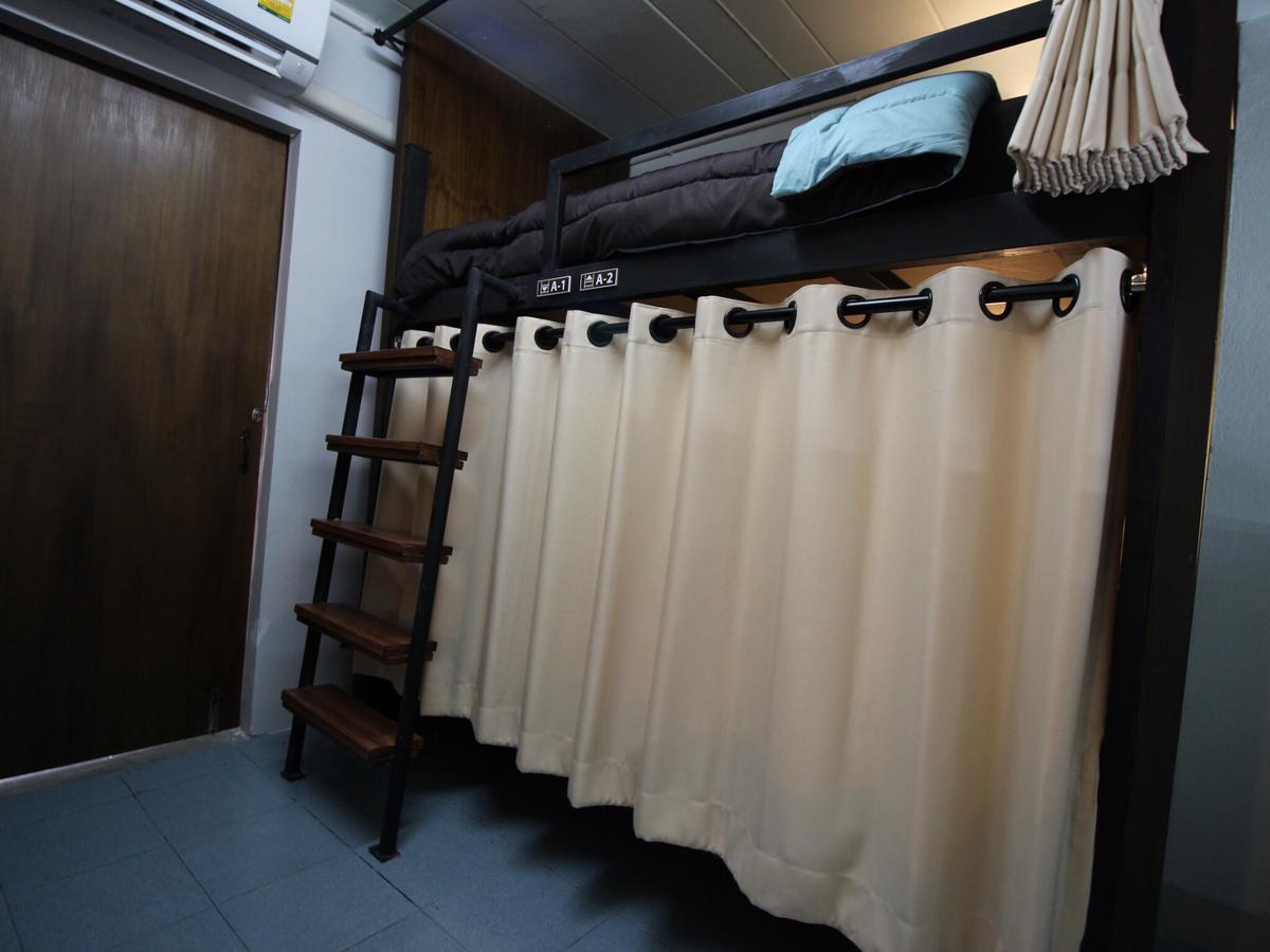 Bedtiny Hostel (Adults Only) Chiang Mai Ngoại thất bức ảnh